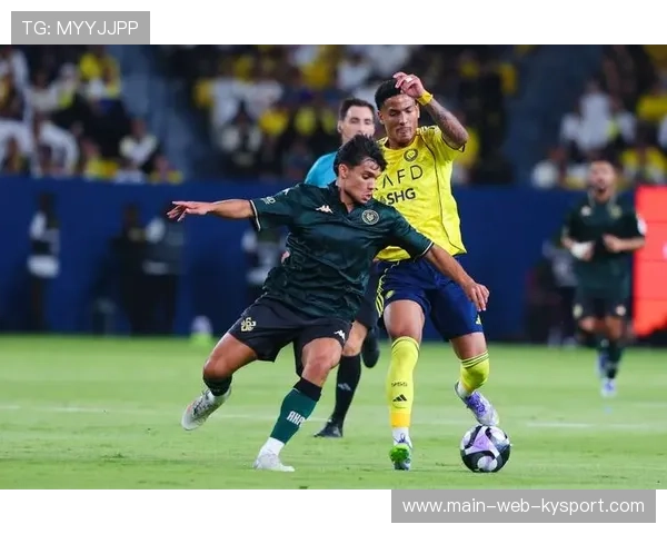 C罗抢断就地反击，胜利三脚打穿防线，c罗打比赛