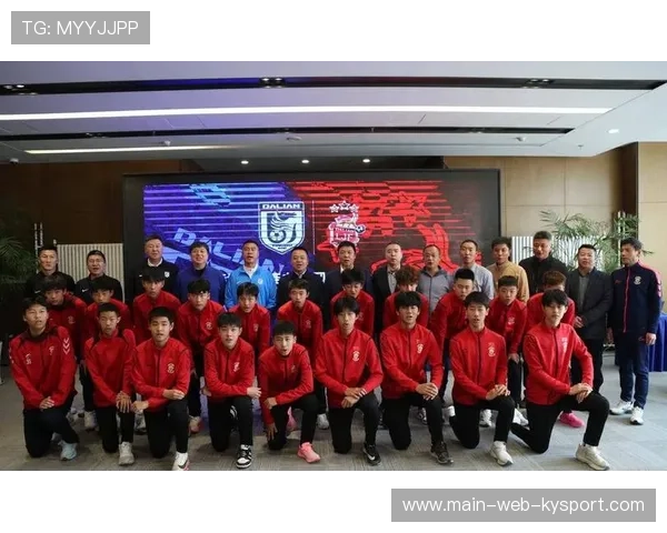 斯坦丘正式加盟大连英博,领衔中场参与全队分组对抗 斯坦丘正式加盟大连英博,领衔中场参与全队分组对抗