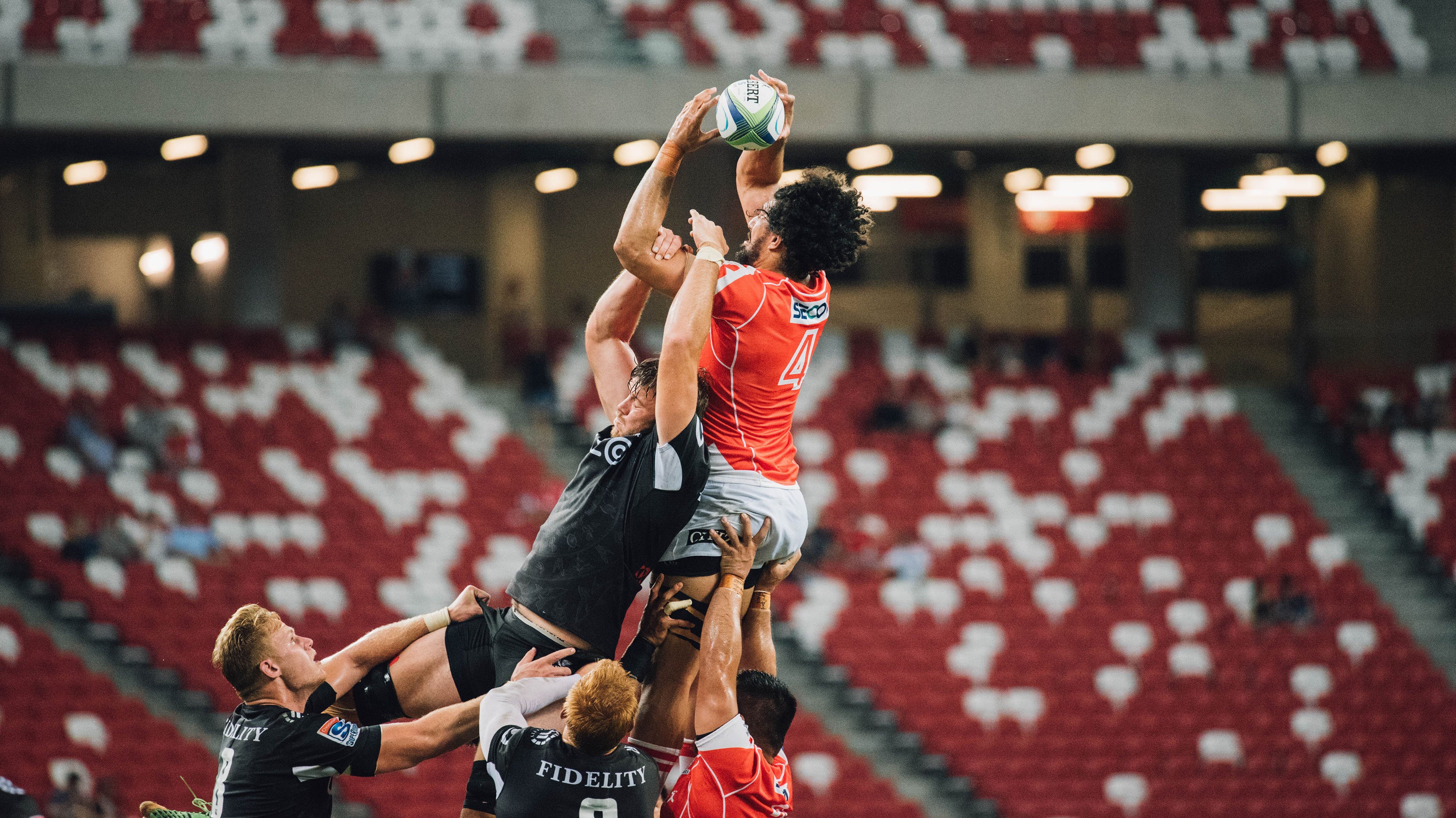 夜间比赛灯光系统升级，转播画质显著提升，夜间赛道