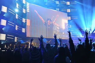 开云体育登入-夜场足球赛事吸引年轻观众群体，夜场踢球